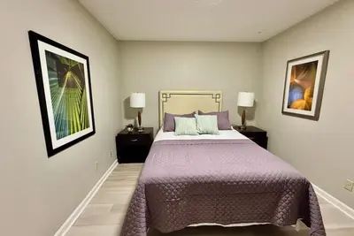 Image de Confortable, Pet-friendly stay close to shopping and dining