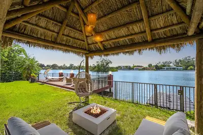 Image de Waterfront Jungle House, Firepit, Kayaks & Sunset