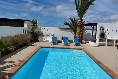 Image de Modern villa with private pool and spacious layout