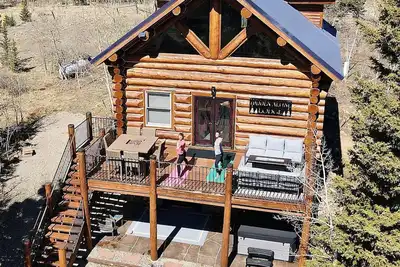 Image de Modern Log Cabin, Hot Tub, Mtn Views, Dog Friendly!