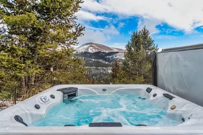 Image de New! Mountain Top Chalet with Ho Tub, 20 miles from Breck! - Mount Bross Chalet