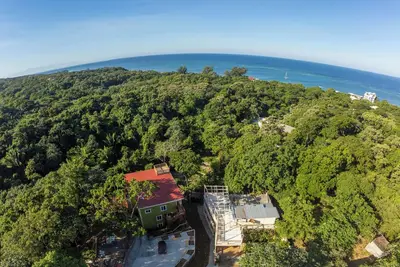 Image de Charming 2-bedroom, 3 beds apartment, Ac, WiFi, free parking in lovely West End