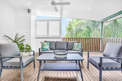 Image de Buchan House Verandah Suite- Classic Queenslander Retreat | Private 3-Bed Oasis | Free Parking & Wi-Fi