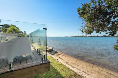 Absolute waterfront - modern, spacious apartment with waterfront access off deck