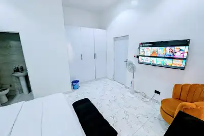 Image de 4-Bedroom Duplex with Private Bathrooms in all Rooms