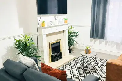 Image de Convenient Home - Sleeps 6 - Parking - Garden