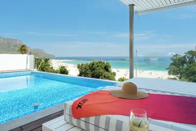 Image de Villa Bleu Blanc in Camps Bay with Pool and Views