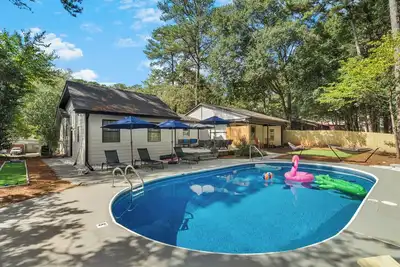 Image de Pool |Putt Putt | Theater | Game Room | Ping Pong