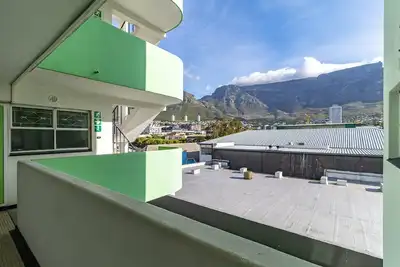 Image de Appartement en ville avec 2 chambres, résidence sécurisée à côté du Parlement.