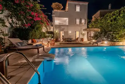 Image de The Villa Evita. Spetses summerhouse with stunning view and private pool.