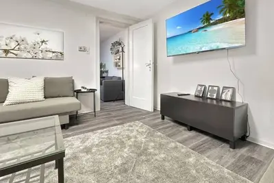 Image de Central Stuttgart Apt - Sleeps 8