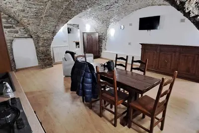 Image de Finely renovated two-room apartment with typical stone vaults.