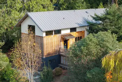 Image de Scenic Whidbey Island Escape, Walk to Beach, Ada accessible + Dog Friendly w/ Ev Charger