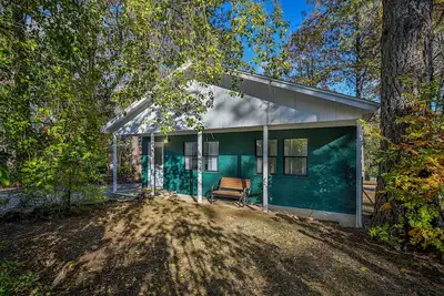 Image de Lakehead Bungalow + full Rv hookups at Lake Shasta