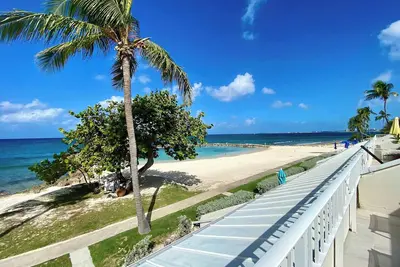 Image de Oceanfront 3-Br Condo with Large Beachfront Terrace