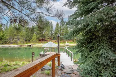Image de 3 Bd and 2. 5 ba, Riverfront, in Sunriver, Oregon