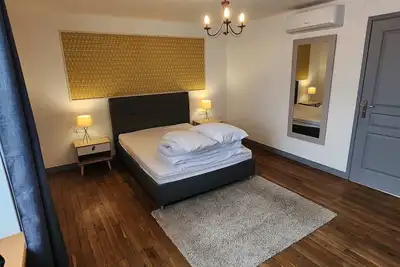 Image de Maison Rénovée avec 4 Suites Privées
