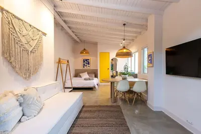 Image de Cozy loft with private balcony & Kitchenette