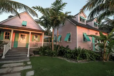 Image de Hummingbird Cottages-An Oceanfront Retreat Located in Hope Town