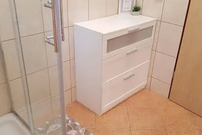 Image de Nicely decorated apartment Neda by the sea