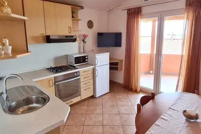 Cozy apartment Neda near the sea