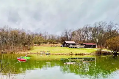 Image de Charming Cabin Getaway with Pond, Kayaks + Creek