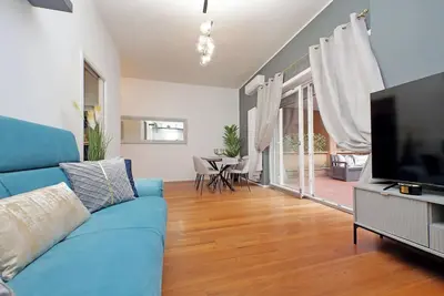 Image de Elegant and large apartment with large balcony