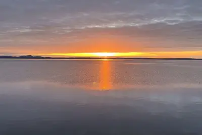 Image de 4 Bedroom 2. 5 Bath Lakefront Home With 2 Kitchens