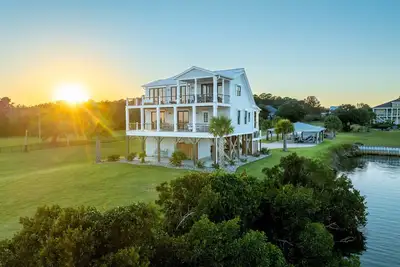 Image de Luxury Intracoastal Waterway 5br • Private Dock • Boater's Dream • Elevator