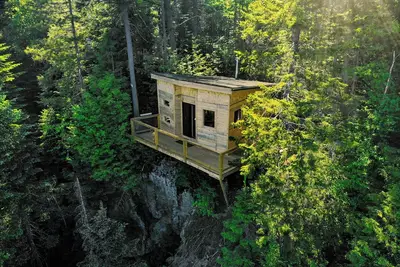 Image de Cabane dans les arbres #18 | La Falaise