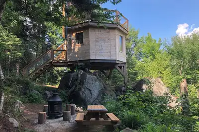 Image de Cabane dans les arbres #20 | La \"Rockhouse\"