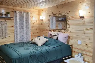 Image de Tiny Cozy Cottage in Edina, Mo