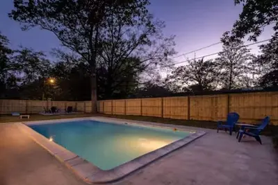 Image de Luxe Getaway with Pool + Firepit