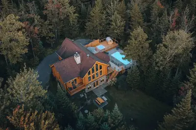 Image de Chalet Blue Jay au Lac Fiddler avec spa, sauna et piscine privée