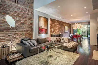 Image de Terrace Saint-Hubert - idéal pour une escapade romantique ou un voyage en famill