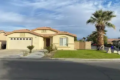 Image de Walking distance to Stagecoach and Coachella Valley Music Festival.