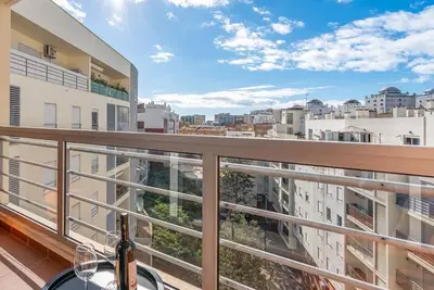 Image de Appartement 'Cool Motion Rocha Beach T1' avec balcon, Wi-Fi et climatisation