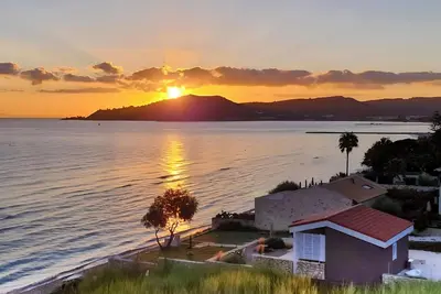 Beachfront wooden house \"Vounaraki 4\"