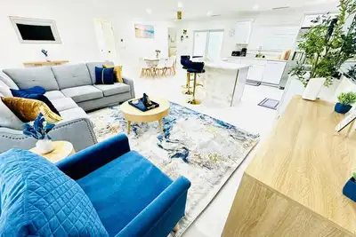 Image de Newly Renovated, Sleeps 8, Pool, Game Room, Darts, Pool table, Bbq