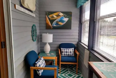 Image de Tennis Court and Pool View at Nautical Mile Resort