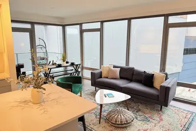 Image de Luxury City Escape in Ballston Steps away from the Mall & Metro!