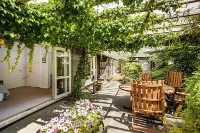 Image de Village Life - Havelock North Retreat
