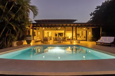 Image de 3 Bed + 3 Bath Villa with Pool