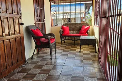 Image de Beautiful 4 bedroom home & additional 2 bedroom detached guess house.