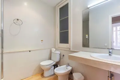 Image de Centrally located apartment with all necessary amenities