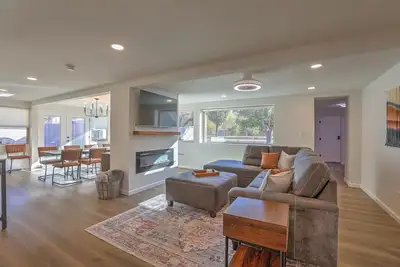 Image de New & Spacious: 2Kings+Hot Tub+Fire Pit+Family Fun