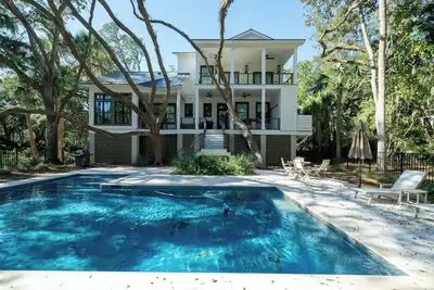 Image de 4 Bed/3. 5 Bath! Pool! Amenity access included! Golf Course Views!