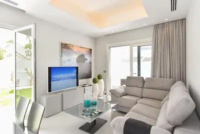 Image de Villa Playa Del Ingles Vista | Luxury Retreat in Gran Canaria | Private Heated Pool | Garden Terrace & Bbq | Rooftop Solarium with Sea Views | Prime Location Right at the Dunes of Maspalomas | Playa del Ingles