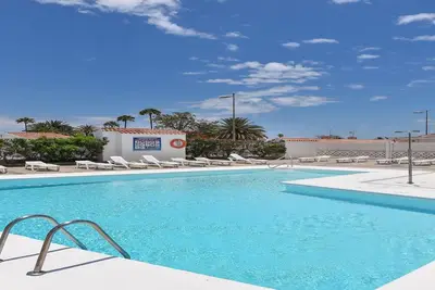 Image de Villa Ingles | Stunning & Tranquil Retreat | Wonderful Property With a Private Pool & Shared Pool |Terrace with Dining & Seating Area | Proximity to Maspalomas and Meloneras | Playa del Ingles