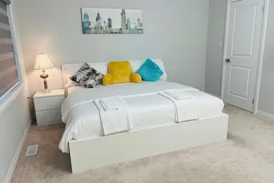 Image de Awesome Brantford Home ~ Relax & Unwind in Comfort